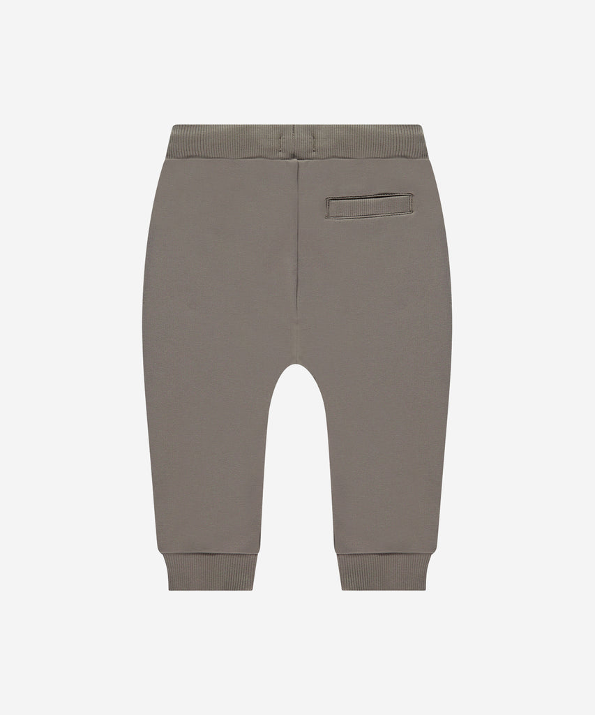 Details:  Introducing the soft Jogg Pants, designed for your little one's comfort. Crafted from a soft and durable fabric, these pants feature an elastic waistband for a secure and comfortable fit.  Ensure your child's adventures are as comfortable as can be with these Jogging Pants.  Color: Elephant grey  Composition: 95% BCI cotton/5% elasthan  
