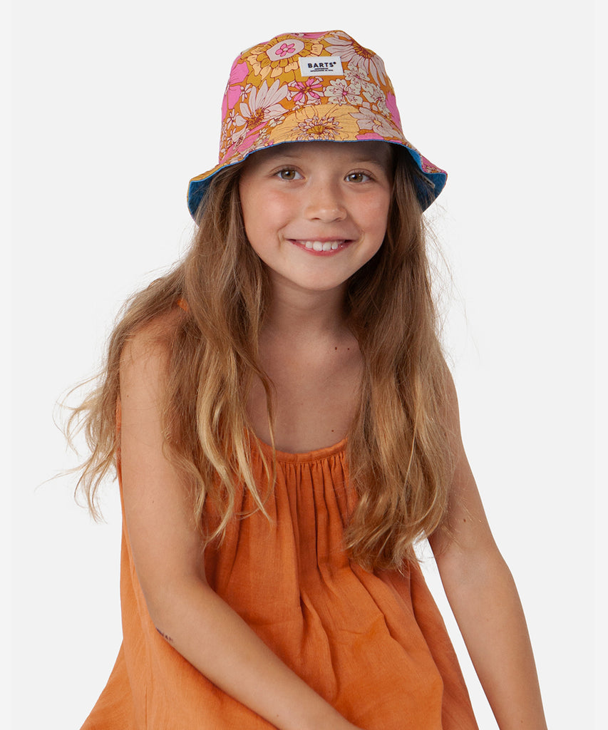 <strong>Details:</strong>The Antigua Hat Kids is a cotton bucket hat for children and can be worn inside out. Lined with cotton and available in all kinds of cheerful prints.&nbsp;<br><strong>Sizing:&nbsp;</strong><br><strong>50cm</strong> -&nbsp;Age: 1,5-3Y&nbsp;<br><strong>53cm</strong> - Age: 4-8Y&nbsp;<br><strong>Color:</strong> Terra pink blue&nbsp;<br><strong>Composition:</strong> 100% cotton&nbsp;