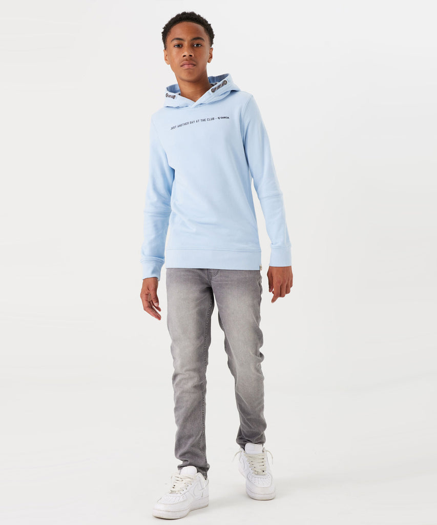 Details:  Stay stylish with our pale blue hooded sweater. Made with ribbed arm cuffs and waistband for comfort and durability. Perfect for any casual day out. The anotehr day text on the front adds a touch of uniqueness to this classic hooded sweater.  Color: Pale blue  Composition: 80% Cotton, 20% Polyester 