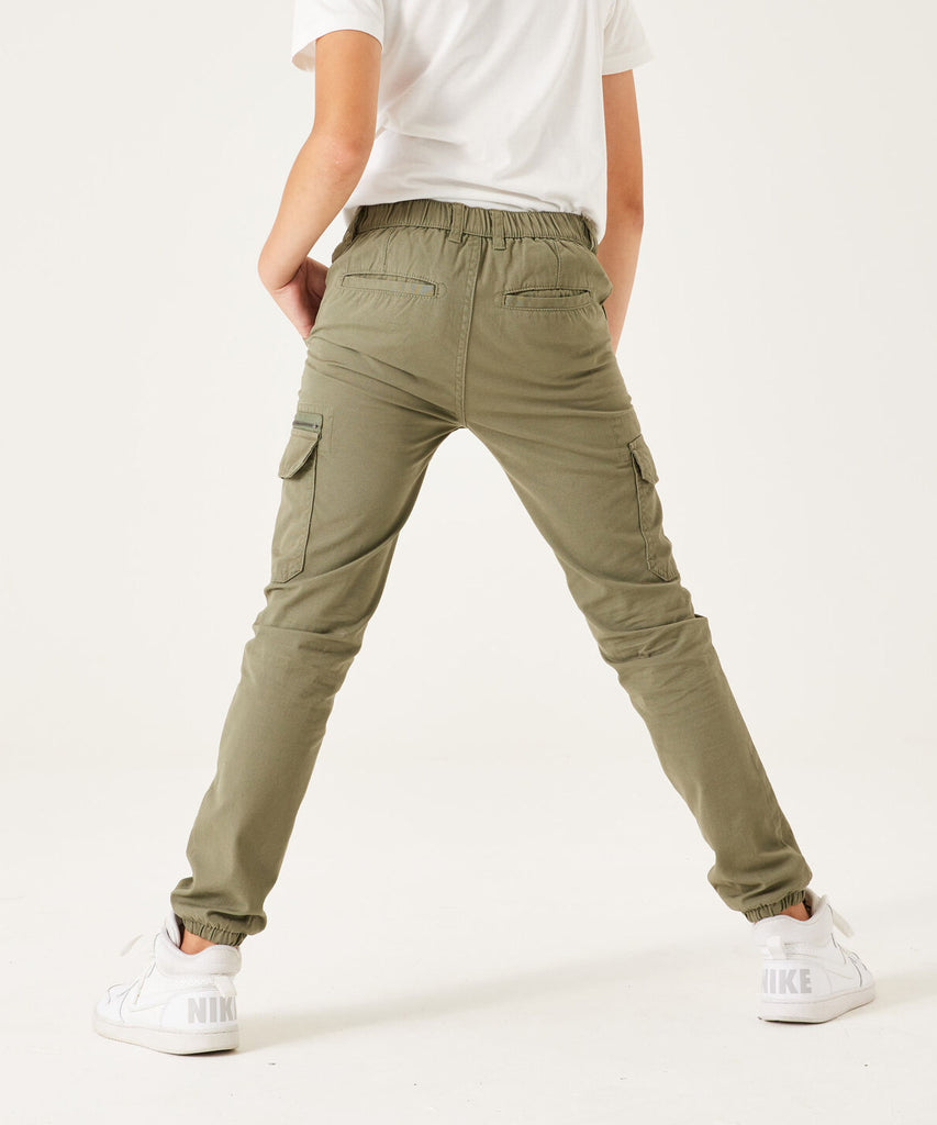 <strong data-mce-fragment="1">Details:</strong> Effortlessly carry all your essentials with our Cargo Pants in beetle green. Featuring multiple pockets and an elastic waistband, these pants are perfect for any outdoor adventure. Stay organized and comfortable with the added benefit of leg pockets for extra storage. Made for the modern explorer.&nbsp;<strong data-mce-fragment="1"><br>Color:</strong> Beetle green&nbsp;<br><strong data-mce-fragment="1">Composition:</strong>&nbsp; 100% Cotton &nbsp;