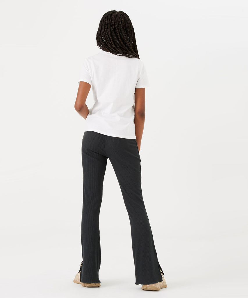 Details:  These ribbed wide pants in dark grey are a stylish and comfortable option for girls. The elastic waistband provides a secure and flexible fit, perfect for active kids. With a stylish ribbed design, these pants offer both fashion and function. Order now and experience the perfect blend of fashion and practicality.  Color: Dark grey  Composition: 65% Polyester, 25% Viscose, 10% Elasthan 