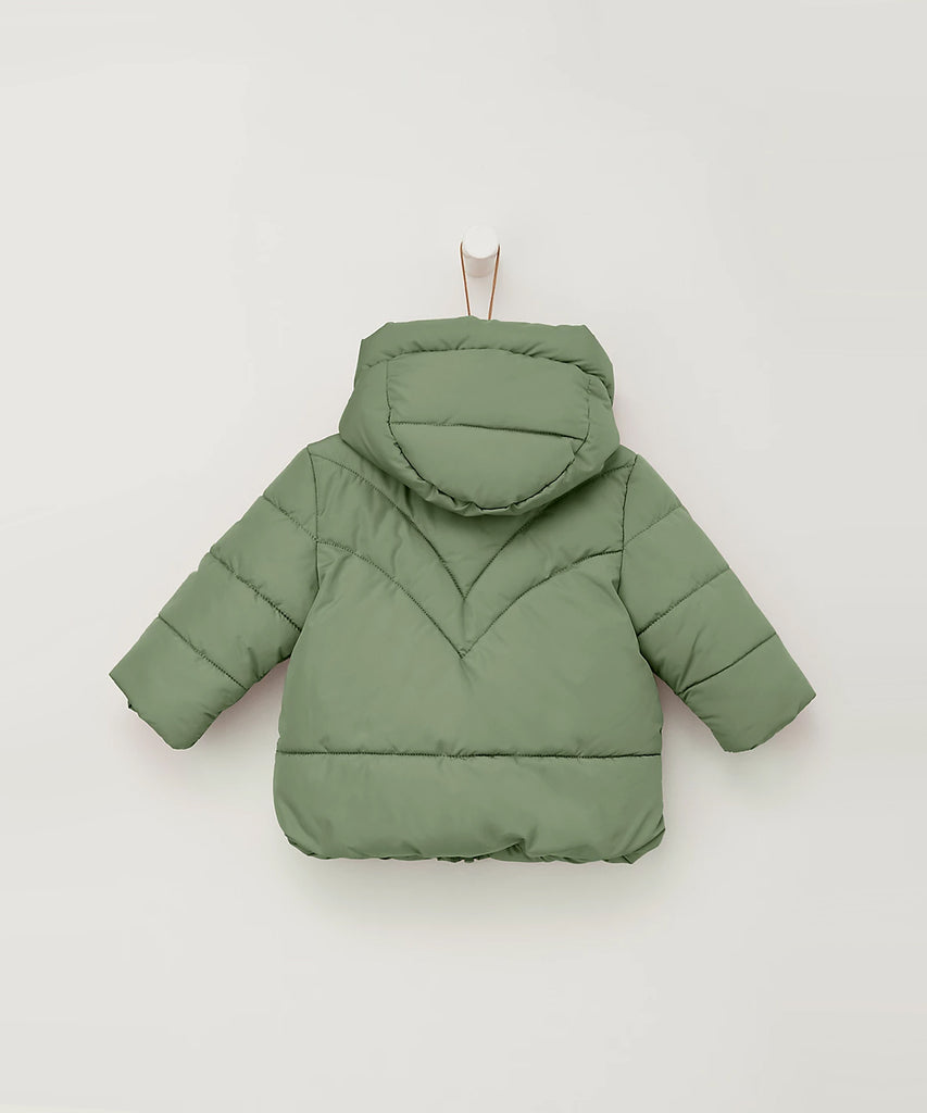 Details:  Puffer winter jacket with zip closure and pockets. Water repellent.  Color: Avocado  Composition: 100% PES 