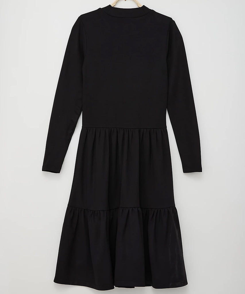 Details:  This long jersey dress is perfect for teenage girls. Crafted from light and breathable black jersey material, it comes with long sleeves and round neckline.  Color: Black  Composition : 065%CV 030%PA 005%EL  