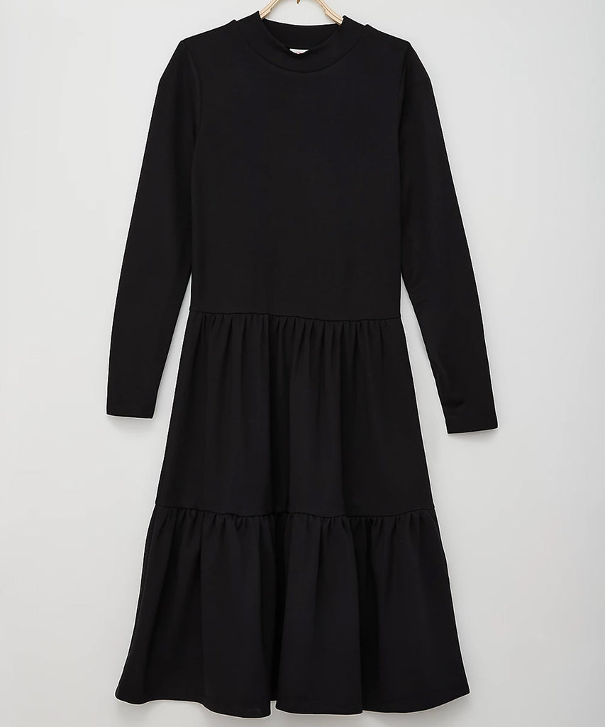 Details:  This long jersey dress is perfect for teenage girls. Crafted from light and breathable black jersey material, it comes with long sleeves and round neckline.  Color: Black  Composition : 065%CV 030%PA 005%EL  