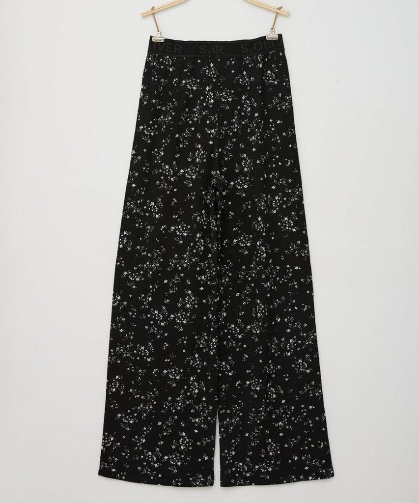 Details: These black wide culotte pants feature a beautiful all-over flower print, making them a stylish addition to any wardrobe. The elastic waistband ensures a comfortable and adjustable fit, while the wide culotte design offers a trendy and versatile look. Perfect for any occasion, these pants are a must-have for any fashion-forward young girl.   Color: Black  Composition: 098%PES 002%EL
