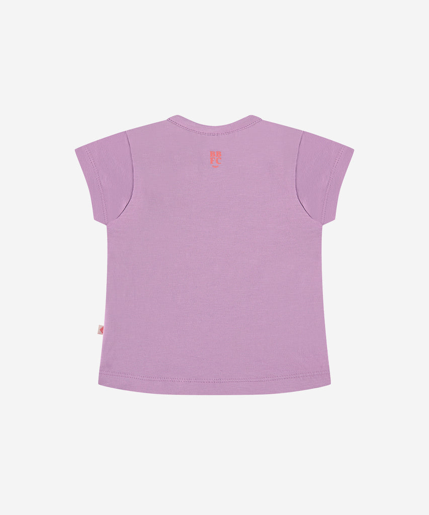 Details: This baby t-shirt features a cute Giraffe print on the front, perfect for your little one's warm-weather adventures. Made with a cozy round neckline and short sleeves, it offers comfort and style for your baby's daily wear. Buttons on the side for easy dressing.  Color: Orchid  Composition:  95% cotton/5% elasthan  