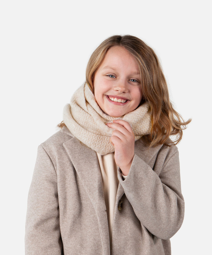 Details: The Shae Col is a very soft, stretchy turtleneck with a subtle zigzag pattern. It's the perfect combination with the Shae Beanie, Shae Headband, Suzam Beanie Kids, Kizy Beanie, Shae Mitts and Shae Gloves.  Color: Cream melee  Size: One Size  Composition:  74% Acrylic|23% Polyamide/Nylon|3% Elastane  