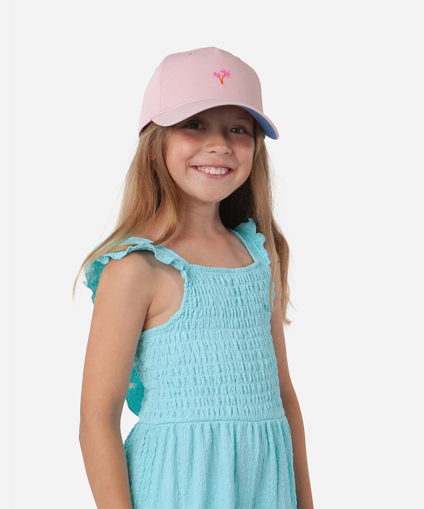 <strong>Details:&nbsp;</strong>The Dompu Cap is a lined cap with an embroidered Palm Tree design and an adjustable strap at the back for a wide fitting range.&nbsp;<br><strong>Sizing:&nbsp;</strong><br><strong>53cm</strong> -&nbsp;Age: 4-8Y&nbsp;<br><strong>55cm</strong> - Age: 8Y and up&nbsp;<br><strong>Color:</strong> Pink&nbsp;<br><strong>Composition:</strong> 100% recycled Polyester &nbsp;
