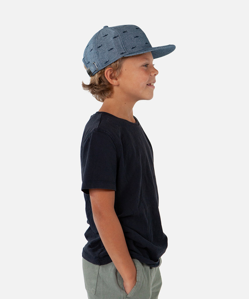 <strong>Details:&nbsp;</strong>The Pauk Cap is a lined cap with an all-over embroidered Sharks design and an adjustable strap at the back for a wide fitting range.&nbsp;<br><strong>Sizing:&nbsp;</strong><br><strong>53cm</strong> -&nbsp;Age: 4-8Y&nbsp;<br><strong>55cm</strong> - Age: 8Y and up&nbsp;<br><strong>Color:</strong> Denim blue&nbsp;&nbsp;<br><strong>Composition:</strong> 55% Polyester 45% Cotton 