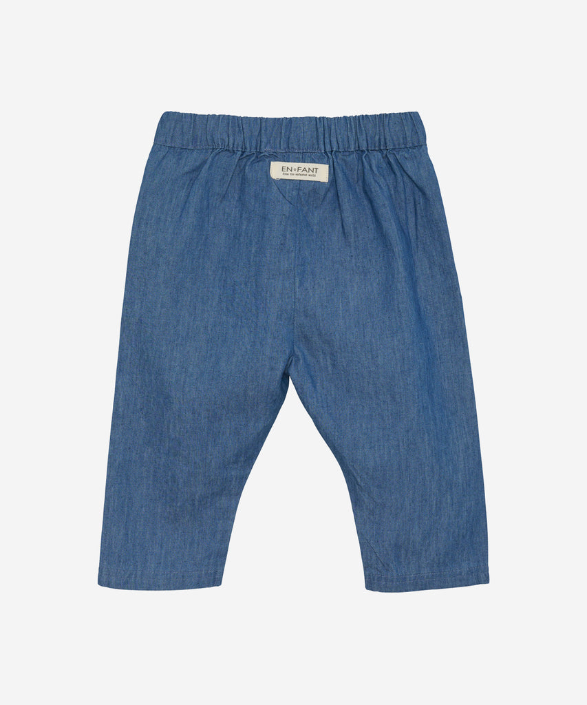Details:  Expertly crafted and stylish, our Baby Woven Chambray Pants in Blue Denim are the perfect addition to your little one's wardrobe. Made from high-quality woven chambray fabric, these pants offer both comfort and durability. The elastic waistband and pockets add functionality, making it a practical and fashionable choice for your baby.  Color: Blue denim  Composition:  Organic Chambray 100% Cotton  