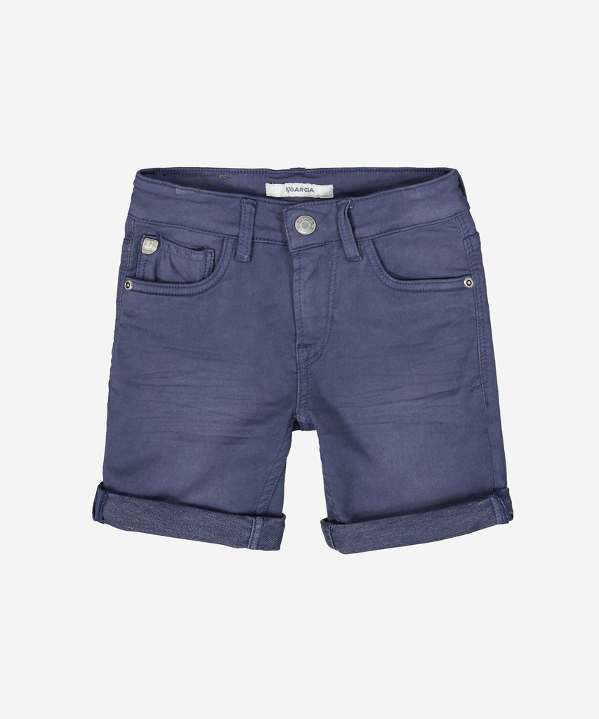 <strong data-mce-fragment="1">Details:</strong>These 5 pockets canvas shorts in whale blue provide both comfort and functionality. Equipped with an adjustable elastic on the inside, belt loops, and secure button and zip closure, these shorts are a versatile and stylish addition to any wardrobe. Stay cool and organized all day long.&nbsp;<br><strong>Color:</strong> Whale blue&nbsp;<br><strong data-mce-fragment="1">Composition:</strong>&nbsp; 85% Cotton, 13% Polyester, 2% Elasthan &nbsp;