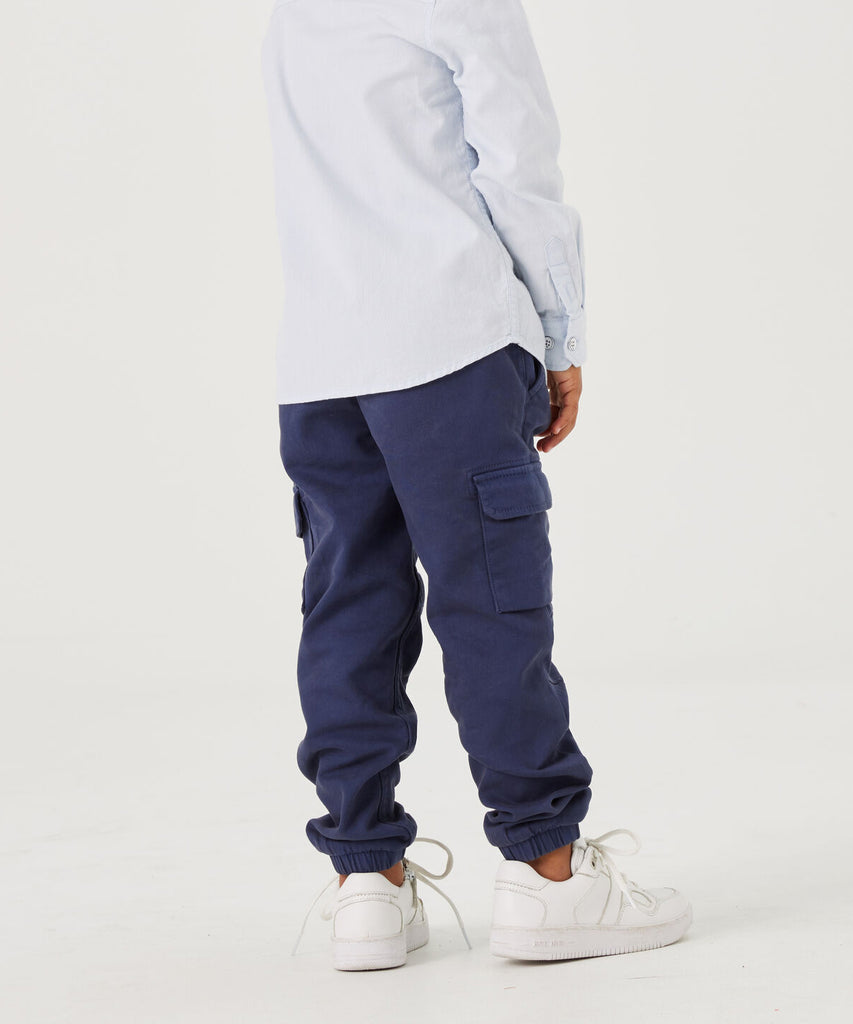 <strong data-mce-fragment="1">Details:</strong>&nbsp;These canvas cargo pants in whale blue offer both style and functionality. With multiple pockets and an elastic waistband, these pants provide convenience and comfort. Perfect for any outdoor adventure or everyday wear.&nbsp;<br><strong>Color:</strong> Whale blue&nbsp;<br><strong data-mce-fragment="1">Composition:</strong>&nbsp;98% Cotton, 2% Elasthan&nbsp;