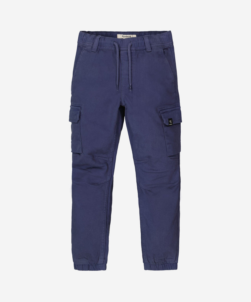 <strong data-mce-fragment="1">Details:</strong>&nbsp;These canvas cargo pants in whale blue offer both style and functionality. With multiple pockets and an elastic waistband, these pants provide convenience and comfort. Perfect for any outdoor adventure or everyday wear.&nbsp;<br><strong>Color:</strong> Whale blue&nbsp;<br><strong data-mce-fragment="1">Composition:</strong>&nbsp;98% Cotton, 2% Elasthan&nbsp;