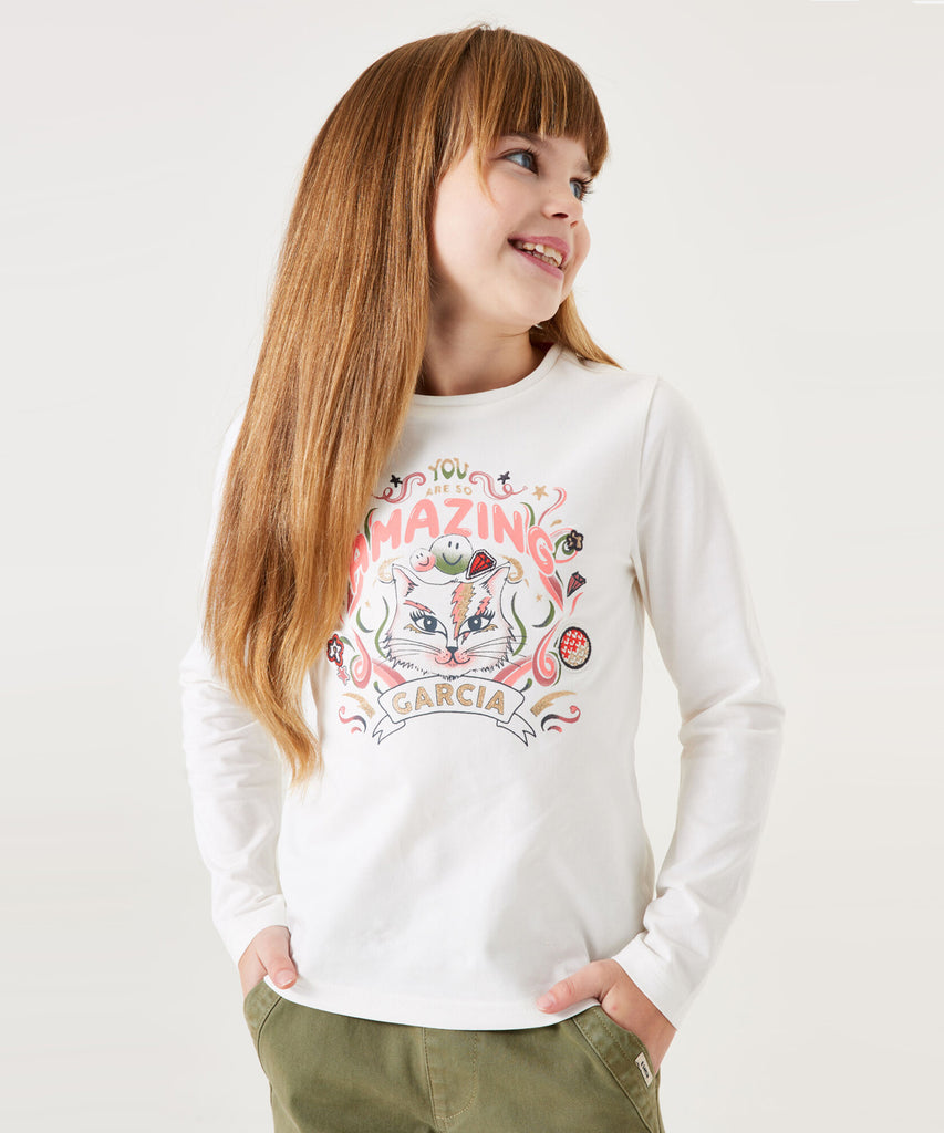 Details: &nbsp;Stay stylish and comfortable with our LS T-Shirt Cat in Off White. This long sleeve t-shirt features a round neckline and an adorable cat print on the front. Perfect for everyday wear, add a touch of cuteness to your wardrobe. &nbsp;&nbsp; Color:&nbsp; Off white&nbsp; Composition:&nbsp; 95% Cotton, 5% Polyester &nbsp;