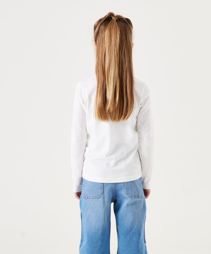 Details: &nbsp;Stay stylish and comfortable with our LS T-Shirt Heart in Off White. This long sleeve t-shirt features a round neckline and an adorable Heart print on the front. Perfect for everyday wear, add a touch of cuteness to your wardrobe. &nbsp;&nbsp; Color:&nbsp; Off white&nbsp; Composition:&nbsp; 100% Cotton&nbsp;