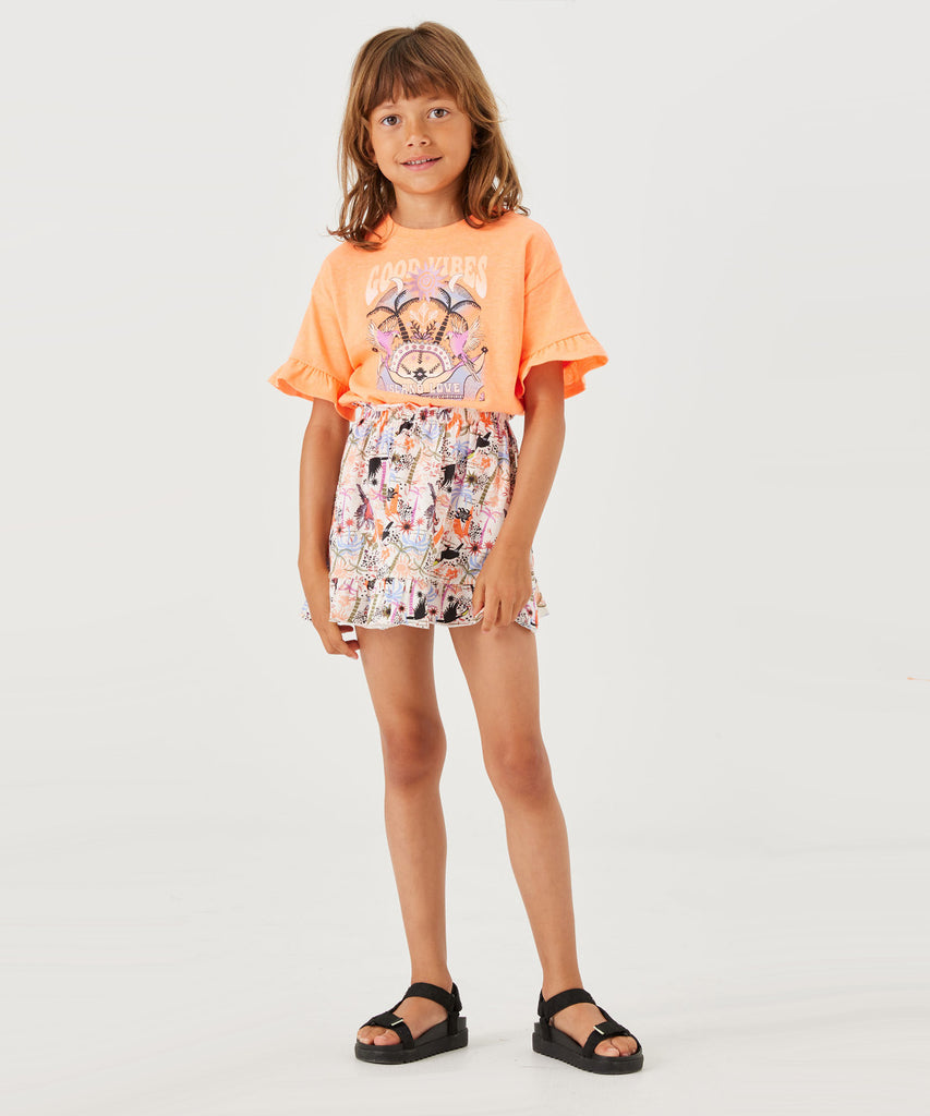 <strong data-mce-fragment="1">Details:</strong>&nbsp; This short sleeve t-shirt features a round neckline and a Good Vibes Island print on the front. Made with high-quality materials, it guarantees both style and comfort. Perfect for any casual occasion.&nbsp;<strong><br>Color:</strong> Neon sunset&nbsp;<br><strong data-mce-fragment="1">Composition:</strong>&nbsp; 65% Polyester, 35% Cotton &nbsp;&nbsp;