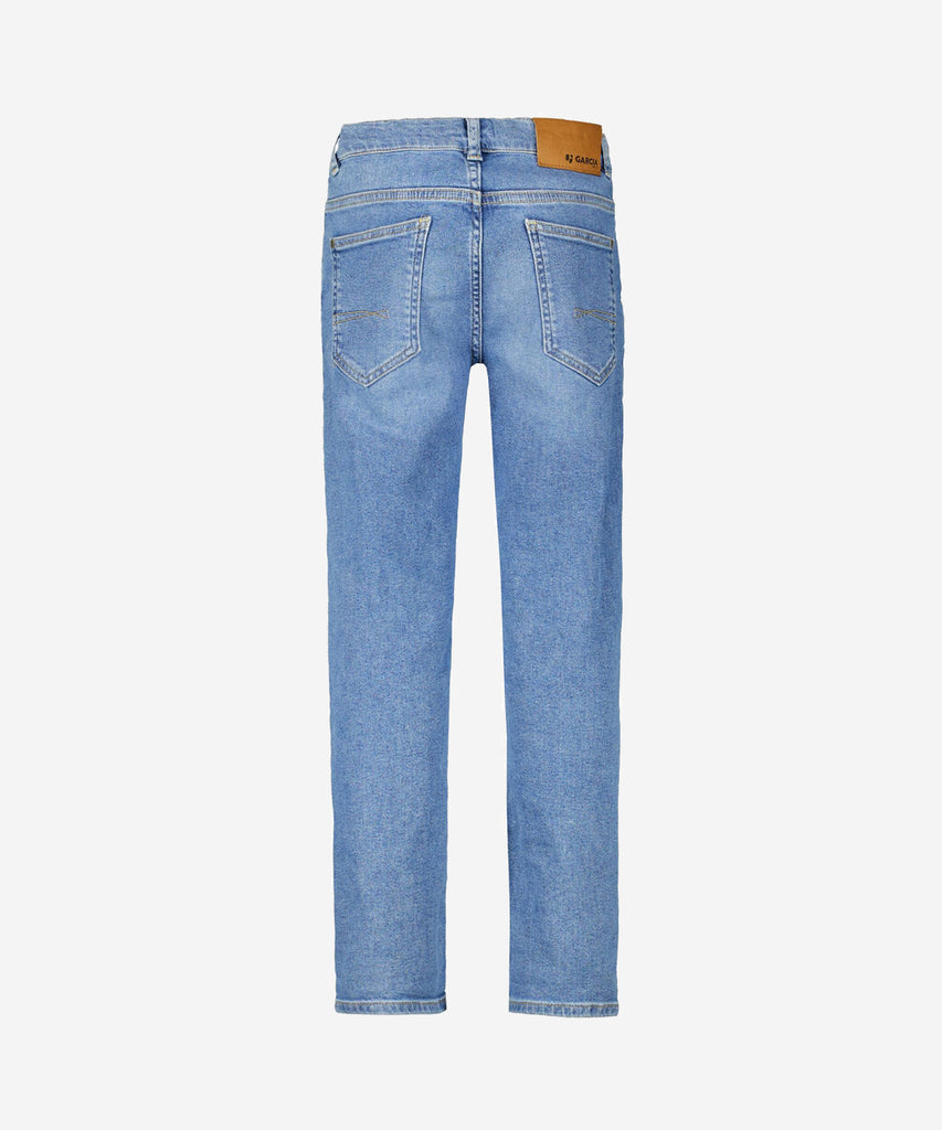 Details:&nbsp; The Dalino Dad Fit Jeans offer a classic, sleek look with their medium used denim blue color. The dad fit style provides comfortable and versatile wear, while the button zip closure and belt loops add practicality. Plus, the elastic on the inside ensures a perfect fit every time. Expertly crafted for effortless style.&nbsp; Color: Medium used flow denim blue&nbsp; Composition:&nbsp; 79% Cotton, 20% Recycled Cotton, 1% Elasthan &nbsp;