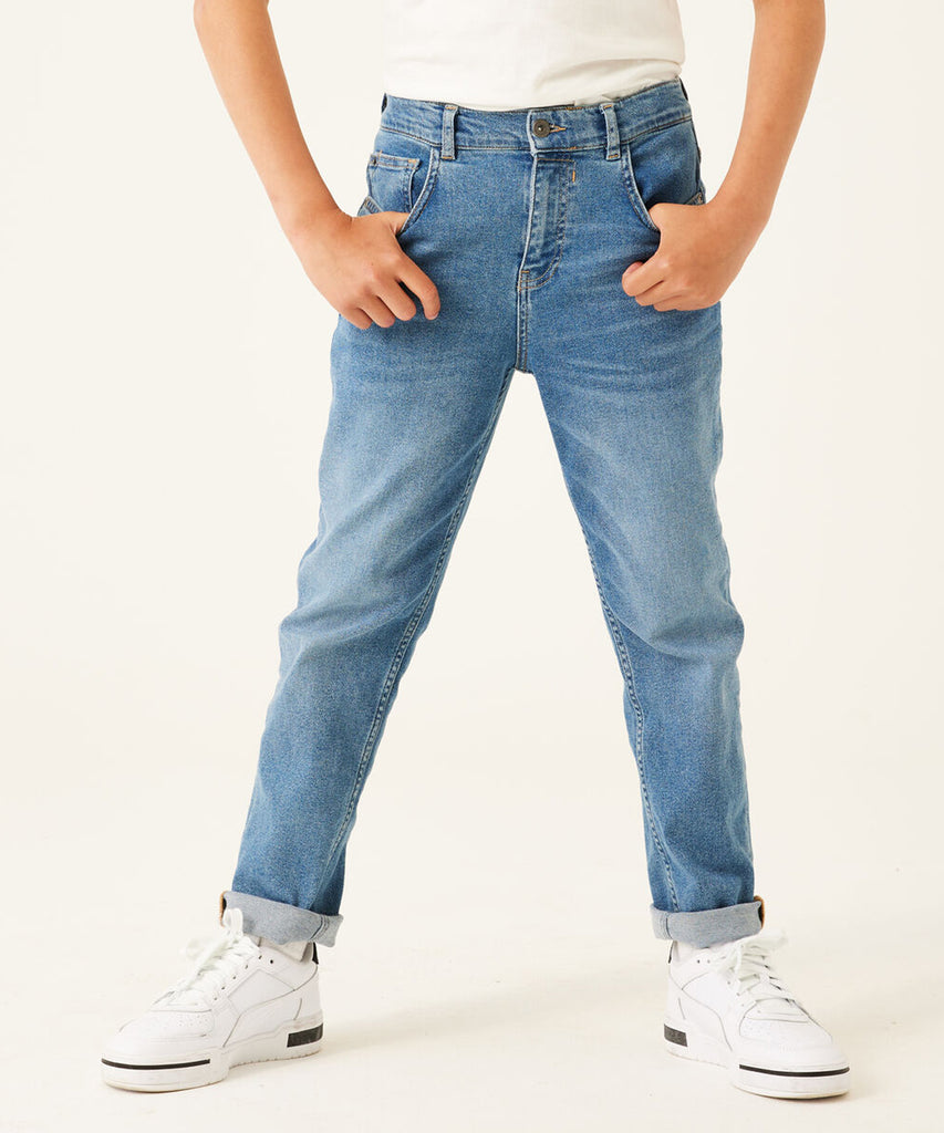 Details:&nbsp; The Dalino Dad Fit Jeans offer a classic, sleek look with their medium used denim blue color. The dad fit style provides comfortable and versatile wear, while the button zip closure and belt loops add practicality. Plus, the elastic on the inside ensures a perfect fit every time. Expertly crafted for effortless style.&nbsp; Color: Medium used flow denim blue&nbsp; Composition:&nbsp; 79% Cotton, 20% Recycled Cotton, 1% Elasthan &nbsp;
