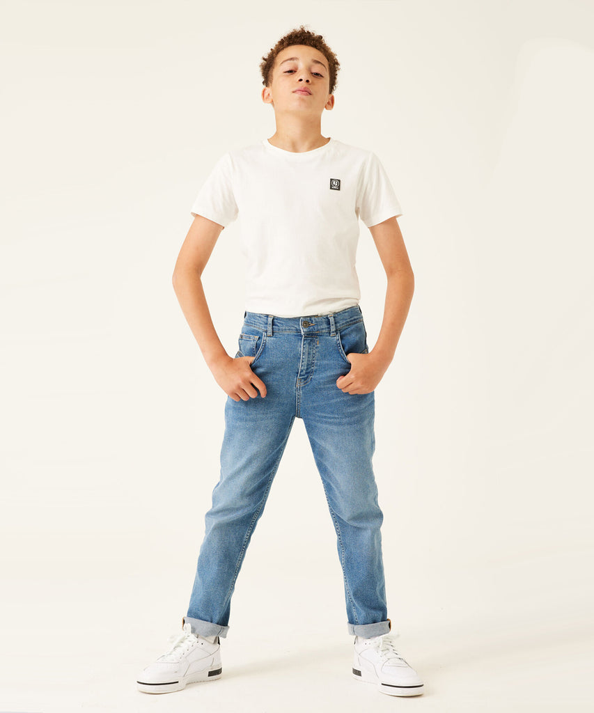 Details:&nbsp; The Dalino Dad Fit Jeans offer a classic, sleek look with their medium used denim blue color. The dad fit style provides comfortable and versatile wear, while the button zip closure and belt loops add practicality. Plus, the elastic on the inside ensures a perfect fit every time. Expertly crafted for effortless style.&nbsp; Color: Medium used flow denim blue&nbsp; Composition:&nbsp; 79% Cotton, 20% Recycled Cotton, 1% Elasthan &nbsp;