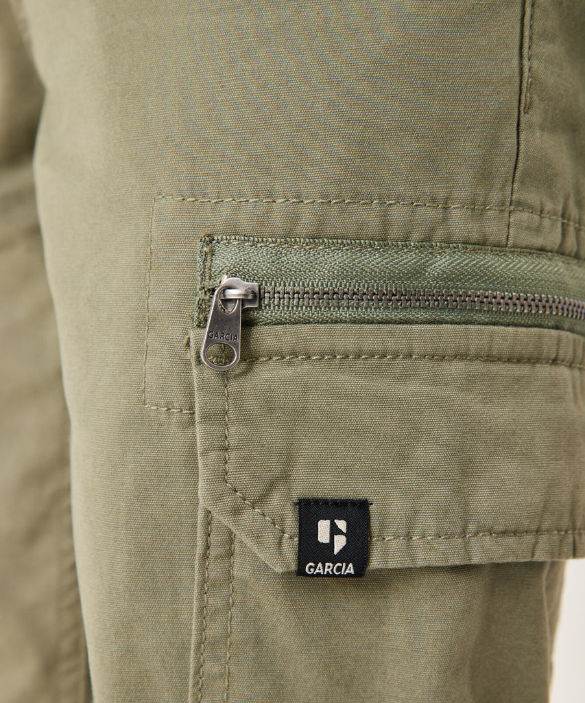 <strong data-mce-fragment="1">Details:</strong> Effortlessly carry all your essentials with our Cargo Pants in beetle green. Featuring multiple pockets and an elastic waistband, these pants are perfect for any outdoor adventure. Stay organized and comfortable with the added benefit of leg pockets for extra storage. Made for the modern explorer.&nbsp;<strong data-mce-fragment="1"><br>Color:</strong> Beetle green&nbsp;<br><strong data-mce-fragment="1">Composition:</strong>&nbsp; 100% Cotton &nbsp;