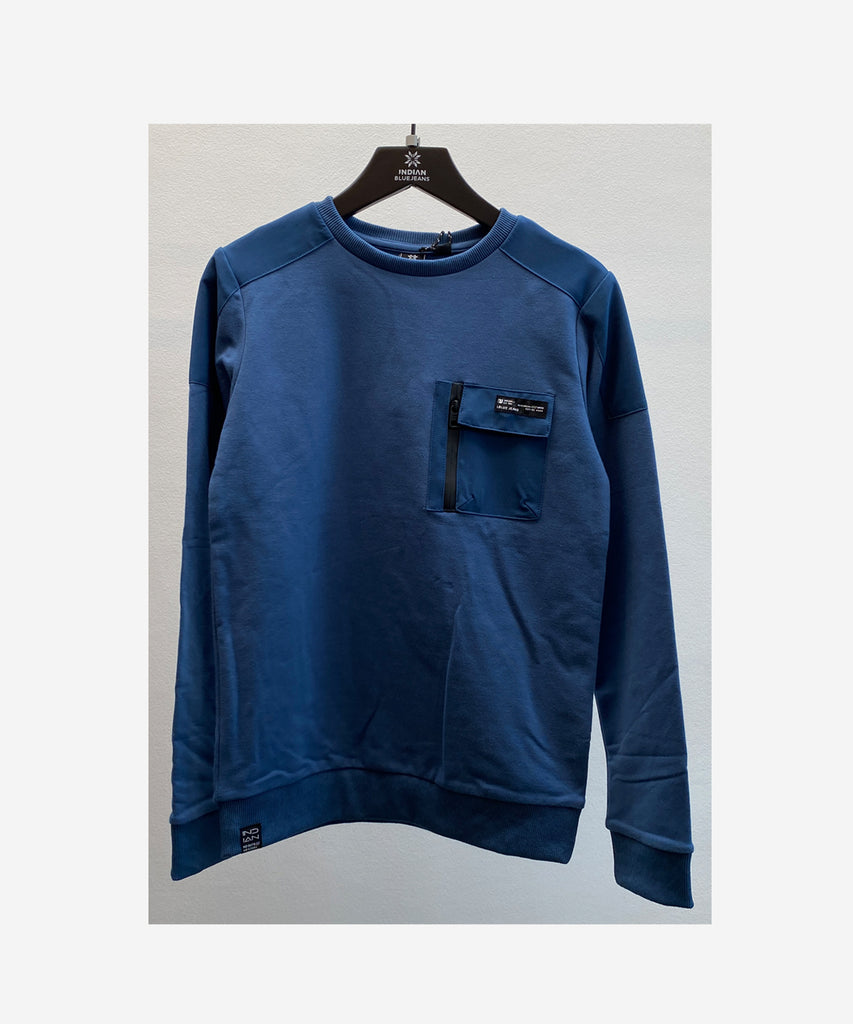Details:  This steel blue sweatshirt features a round neckline, ribbed arm cuffs and waistband, and a convenient front zip pocket. Stay stylish and organized with this comfortable and functional addition to your wardrobe. Perfect for a casual yet stylish look.  Color: Steel blue  Composition:  Summer 2024  