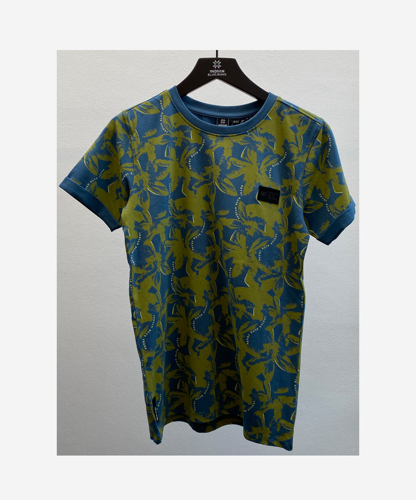 Details: This short sleeve t-shirt boasts a round neckline and an all over print inspired by the beautiful landscapes of Hawaii. The steel blue and green color palette adds a touch of nature to your wardrobe. Perfect for a casual yet stylish look.  Color: Steel blue green  Composition:  Summer 2024  