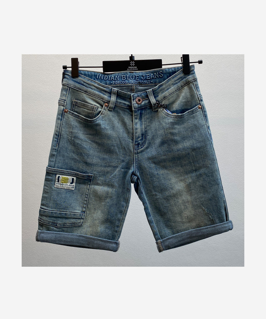 Details: "Upgrade your wardrobe with our worker jeans shorts in light denim blue. With multiple pockets, a convenient zip and button closure, and belt loops for added versatility, you'll stay comfortable and stylish all day long."  Color: Light denim blue  Composition:  Summer 2024  