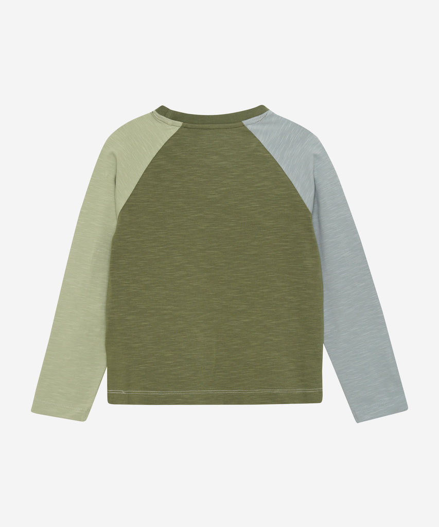 Details: Introducing our LS T-Shirt in Color Block Animals Eggnog. This long sleeve tee features a playful animal print on the front with a unique color block design in shades of olive, eggnog, and grey blue. Complete with a classic round neckline, this shirt is both stylish and comfortable.  Color: Eggnog  Composition: Organic Singlejersey-slub yarn 95% Cotton/ 5% Elastane  
