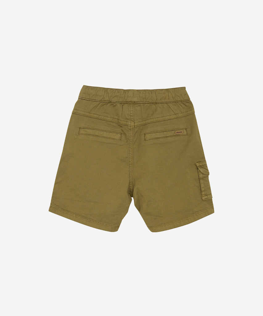 <strong>Details:</strong>&nbsp; Expertly crafted from durable woven twill, these olive pocket shorts offer both comfort and functionality. The elastic waistband provides a snug and flexible fit, perfect for everyday wear. Upgrade your wardrobe with these versatile shorts that are sure to become a staple piece.&nbsp; <br><strong>Color:</strong> Olive&nbsp;<br><span><strong>Composition:</strong>&nbsp; TWILL 97% Cotton/ 3% Elastane &nbsp;</span>