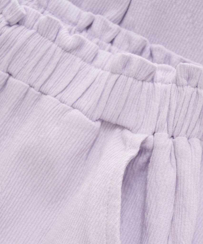 <strong>Details: </strong>These paperbag culotte pants in orchid petal offer a stylish and comfortable wide leg design. The elastic waistband provides a flexible fit, making them perfect for any occasion. Enhance your wardrobe with these versatile pants. &nbsp;<br><strong>Color:</strong> Orchid petal&nbsp;<br><span><strong>Composition:</strong>&nbsp;Organic Single Jersey 97% Cotton/ 3% Elastane&nbsp;</span>