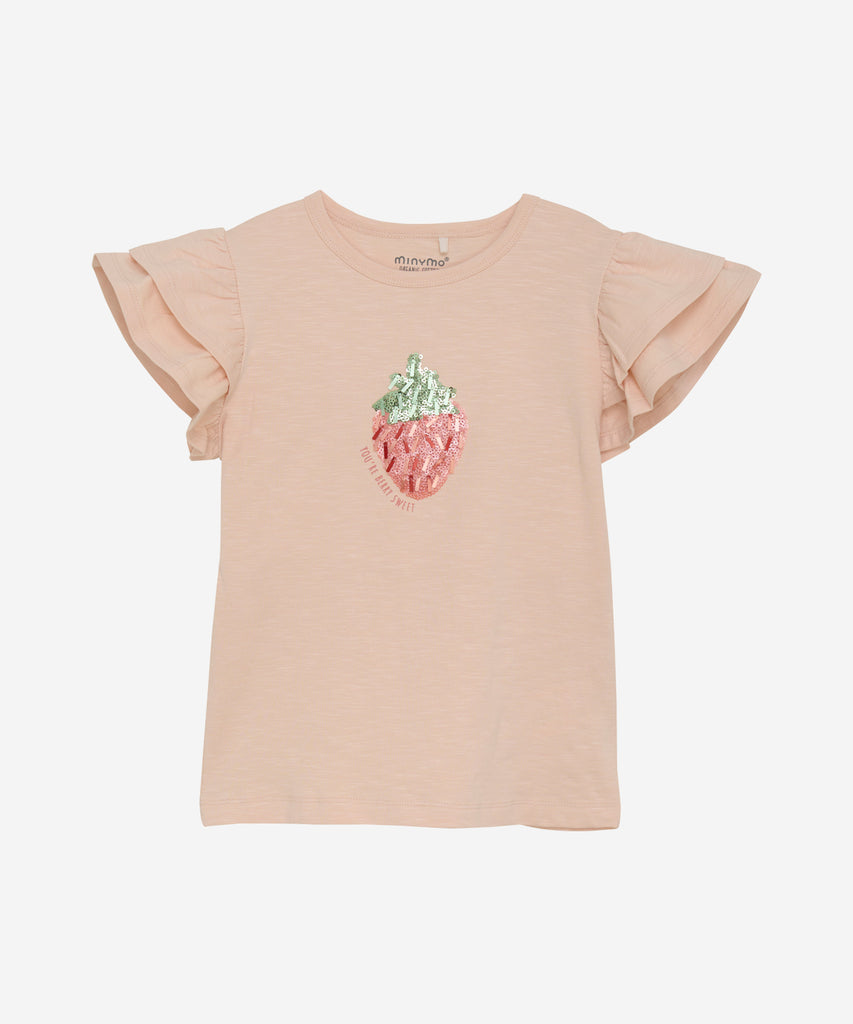 Details: Elevate your wardrobe with our T-Shirt Frills Sequin Strawberry Villa Rose. Made with a round neckline and adorned with a fun and flirty sequin strawberry print, this short sleeve t-shirt in villa rose is perfect for adding a touch of glamour to any casual outfit. Upgrade your everyday look with this stylish and playful t-shirt.  Color: Villa rose  Composition: Organic Singlejersey-slub yarn 95% Cotton/ 5% Elastane  