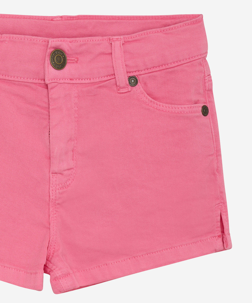 <strong>Details:</strong>&nbsp; These woven twill shorts in glory pink offer both functionality and style. Equipped with pockets and belt loops, they provide convenience and versatility. The button and zip closure ensure a secure fit, making them a practical choice for any occasion.&nbsp;<br><strong>Color:</strong> Glory pink&nbsp;<br><span><strong>Composition:</strong>&nbsp;Twill 97% Cotton/ 3% Elastane&nbsp;</span>