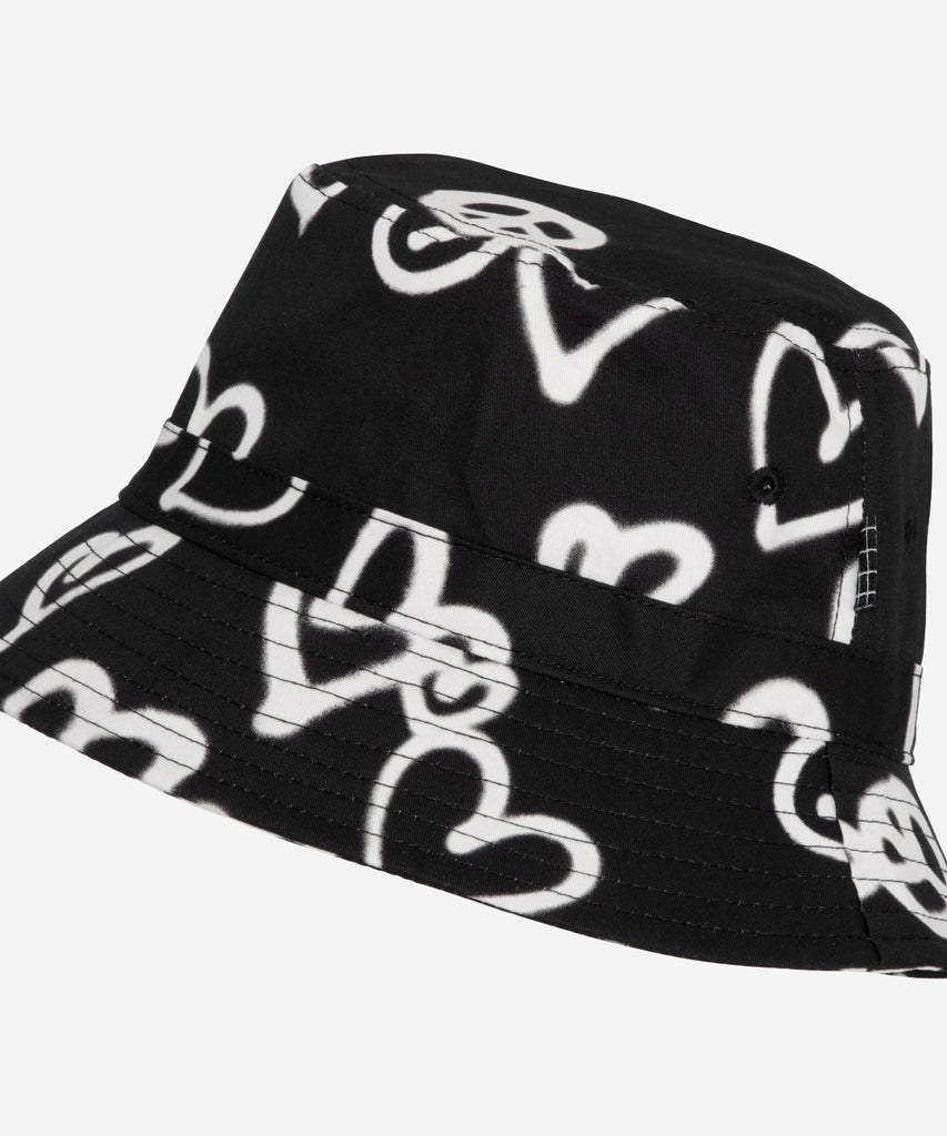 etails: Siks is an black bucket hat in Hearts, an all over print. The print looks like someone has spray painted tags of Hearts.  Sizing:  Age: 5-9 Age: 10-16 Color: Black white    Composition:  100% Cotton  