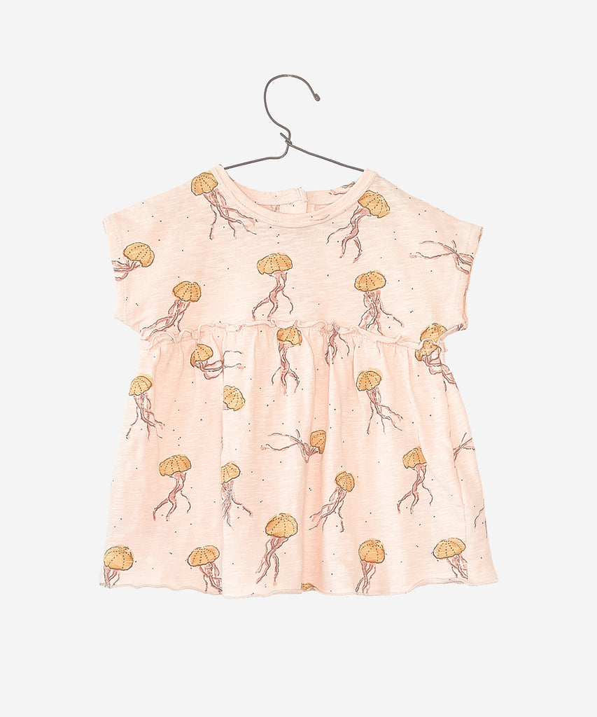Details:  This short sleeve dress in pale rose features a round neckline and a button closure on the back. The all over print of jelly fish adds a whimsical touch to this adorable outfit for your baby. Made with soft and comfortable fabric, your little one will be both stylish and cozy.  Colour: Pale rose  Composition:  100.0% Organic Cotton  
