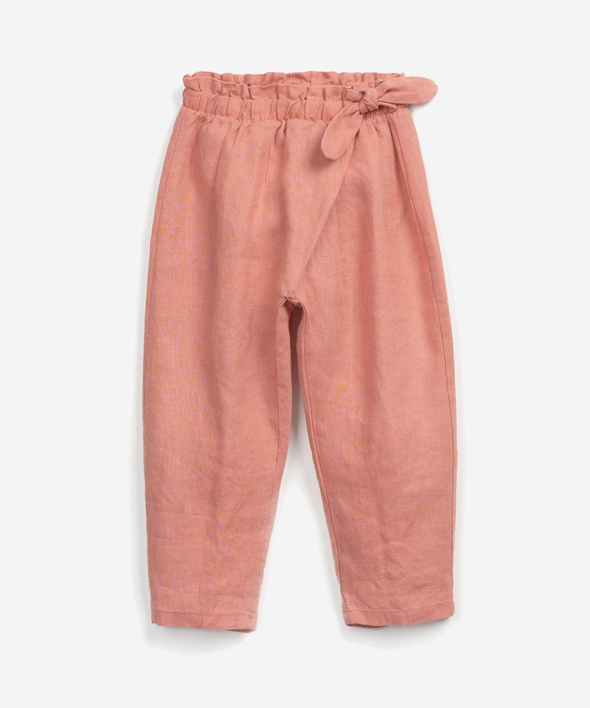 Details: These linen pants in coral offer a comfortable fit with their elastic waistband. The addition of a bow adds a touch of style to these versatile pants. Perfect for any occasion, these pants are a must-have for any wardrobe.  Colour: Coral  Composition:  100.0% Linen  