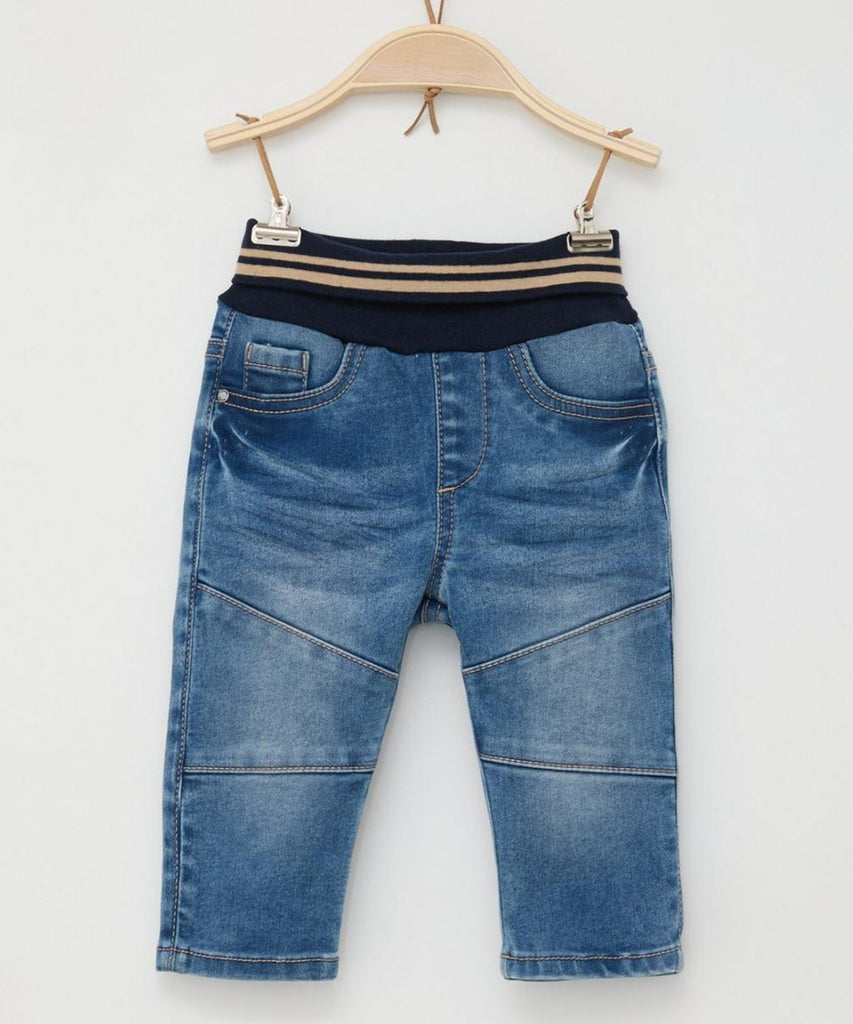 Details:  These Soft Baby Pull Up Jeans in Blue Denim offer both comfort and style for your little one. The soft fabric and elastic waistband ensure a comfortable fit, while the pockets add functionality. Perfect for everyday wear, these jeans are a must-have for any baby's wardrobe.  Color: Blue denim  Composition:  074%CO 024%PES 002%EL  