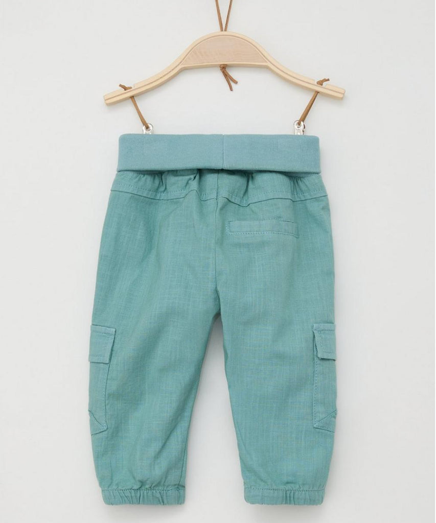 <strong>Details:</strong> Expertly crafted for your little one, our Baby Woven Cargo Pants in Dusty Mint provide both style and comfort. The elastic waistband allows for easy movement, while the convenient pockets add functionality. Elevate your baby's wardrobe with these trendy and practical pants.&nbsp;<br><strong>Color:</strong><span> Dusty mint&nbsp;<br></span><span></span><strong>Composition:</strong><span>&nbsp; 095%CO 005%EL &nbsp;</span>