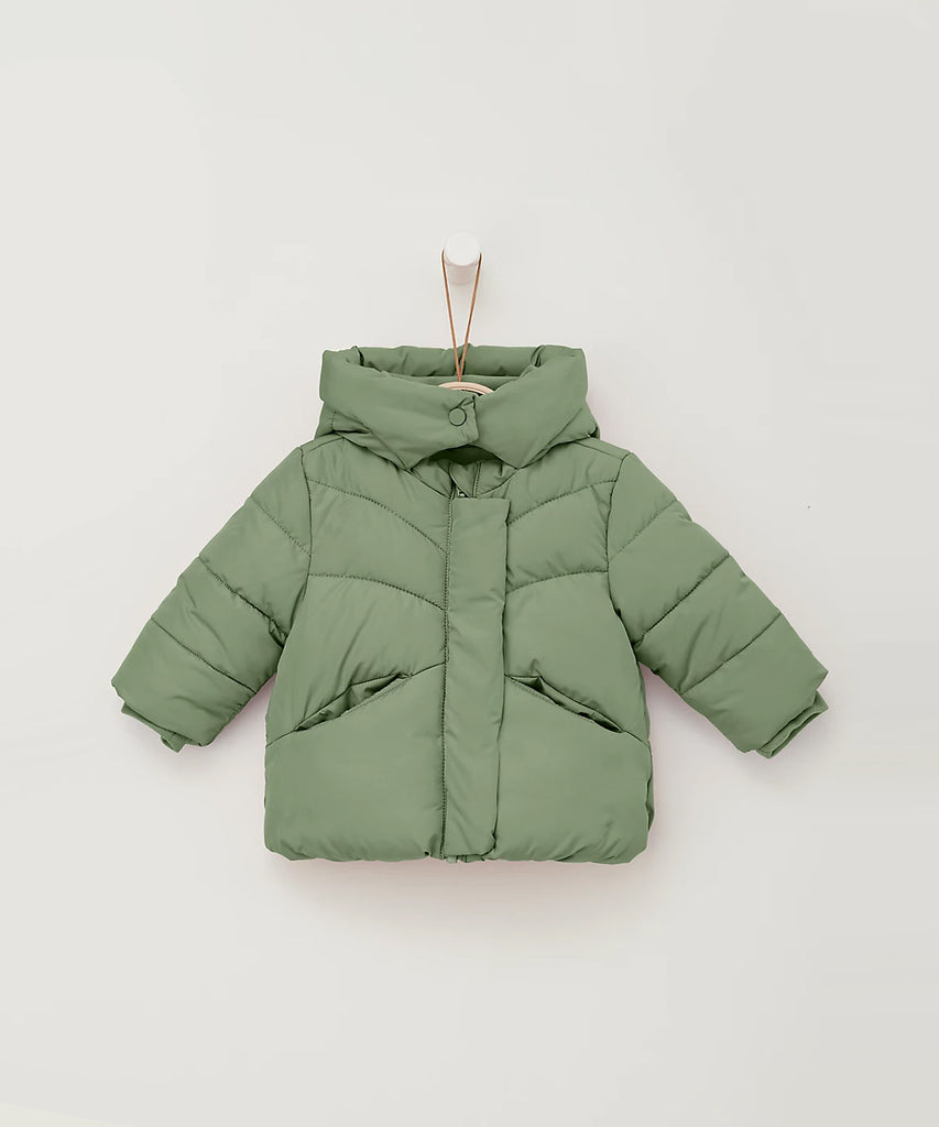 Details:  Puffer winter jacket with zip closure and pockets. Water repellent.  Color: Avocado  Composition: 100% PES 