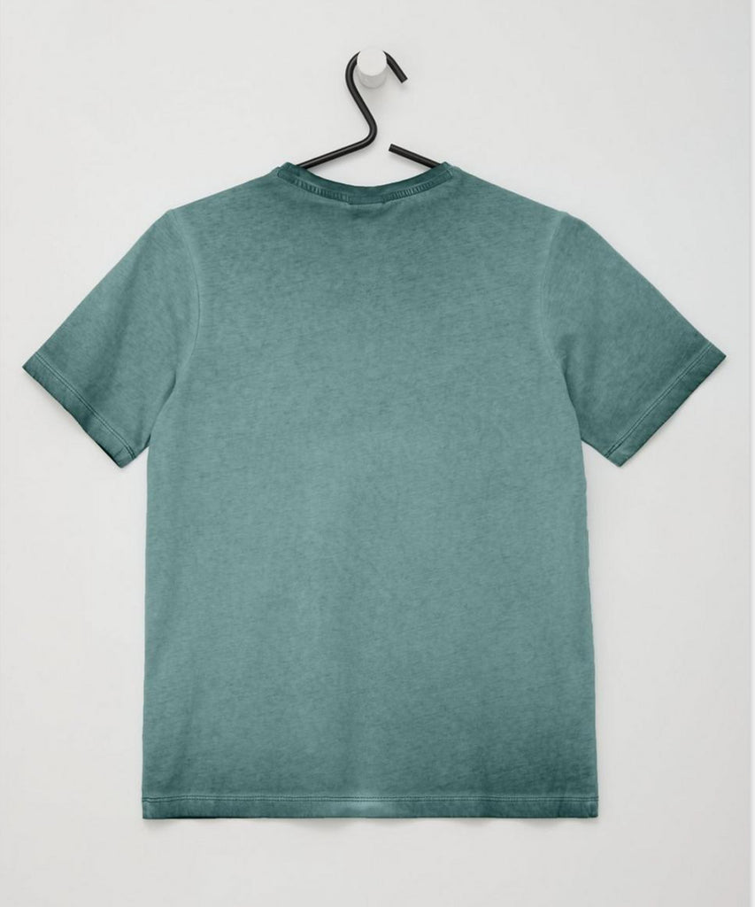 <strong data-mce-fragment="1">Details: </strong>This short sleeve t-shirt in petrol green features a classic round neckline. Made from high-quality fabric, it provides comfortable wear and a stylish look. Perfect for any casual occasion, this t-shirt is essential for your wardrobe.&nbsp;<br><strong data-mce-fragment="1"></strong><strong data-mce-fragment="1"></strong><strong data-mce-fragment="1"></strong><strong>Color:</strong> Petrol green&nbsp;<br><strong>Composition:</strong> 100%CO &nbsp;