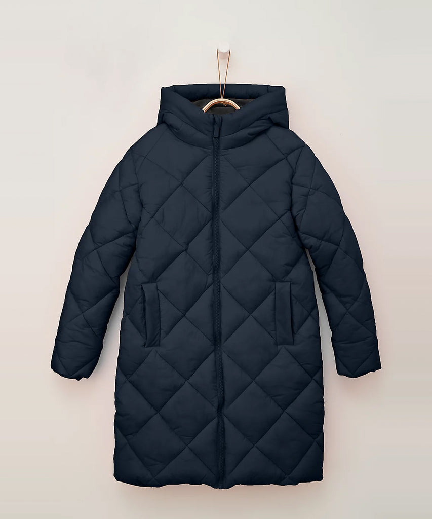 Details:  Hooded long quilted winter coat with zip closure. Two pockets. Water repellent.  Color: Navy  Composition: 100% PES 