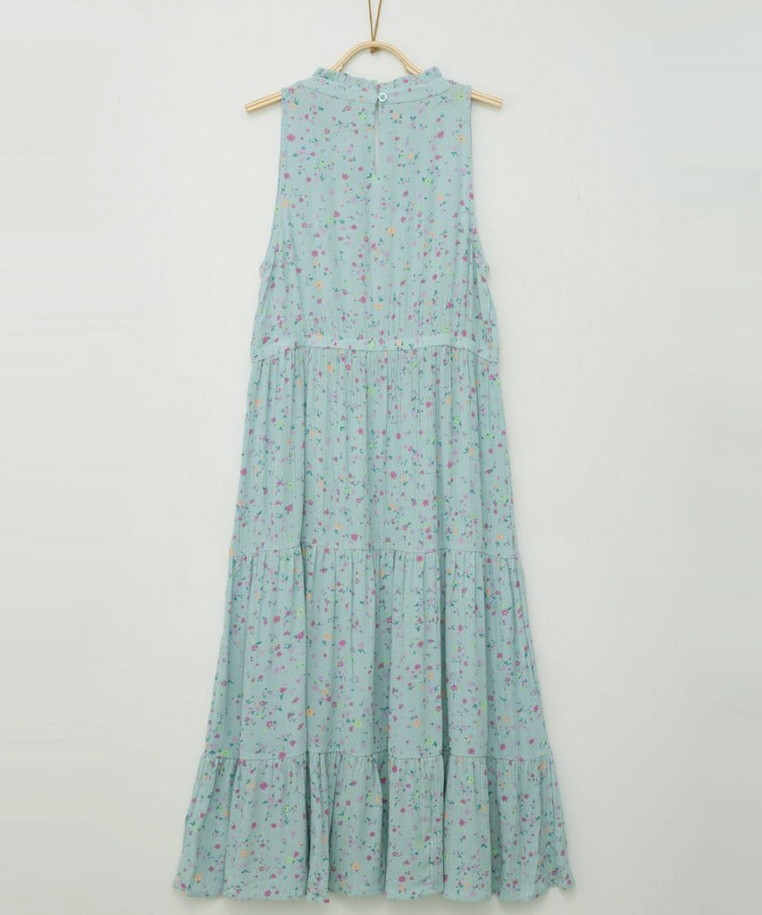 <strong data-mce-fragment="1">Details:</strong><span> &nbsp;</span>This long voile dress features a delicate all over print of flowers, providing a beautiful, feminine touch. The short sleeves and button closure at the back make it a comfortable and stylish choice for any occasion. Add this dress to your wardrobe for a timeless and elegant look.&nbsp;<br><span></span><strong>Color:</strong><span> Pale mint&nbsp;</span><br><strong>Composition </strong><span>: 100%CV &nbsp;</span>