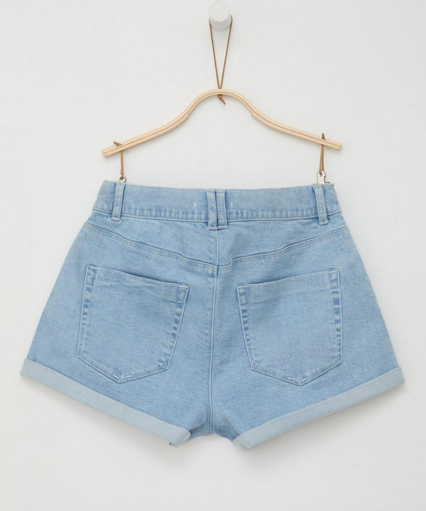<strong data-mce-fragment="1">Details: </strong>Designed for style and comfort, our Wide Leg Jeans Shorts in Light Blue Denim feature a flattering wide leg cut and versatile light blue wash. Complete with practical pockets, belt loops, and a secure zip and button closure, these shorts are the perfect addition to your summer wardrobe.<br>Wide Leg<br>Regular Fit<br><strong>Color:</strong> Light blue denim<br><strong>Composition:&nbsp;</strong> 098%CO 002%EL