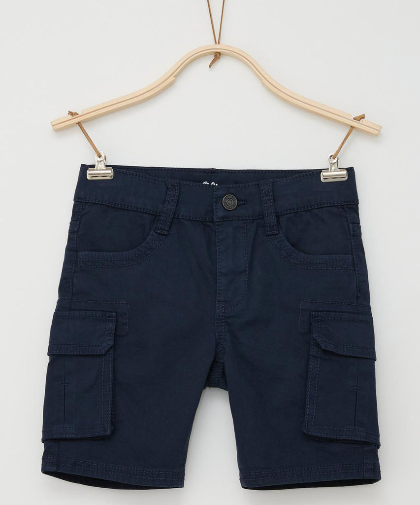 <strong data-mce-fragment="1">Details: </strong>These navy blue canvas cargo shorts for kids feature a button and zip closure, belt loops, and pockets for convenience. The adjustable elastic on the inside ensures a comfortable fit for all-day wear. Essential for any active child's wardrobe.&nbsp;<br><strong data-mce-fragment="1"></strong><strong></strong><strong>Color:</strong> Navy blue&nbsp;<br><strong>Composition:&nbsp;</strong> 097%CO 003%EL &nbsp;&nbsp;