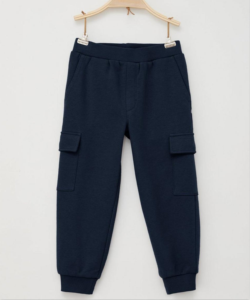 Details:  Introducing the Noos Cargo Jogg Pants in navy blue. Featuring an elastic waistband and leg cuffs, these jogging pants provide a comfortable and secure fit. The cargo pockets add both style and functionality, making them perfect for your everyday activewear needs.  Color: Navy blue  Composition:  090%CO 010%PES  
