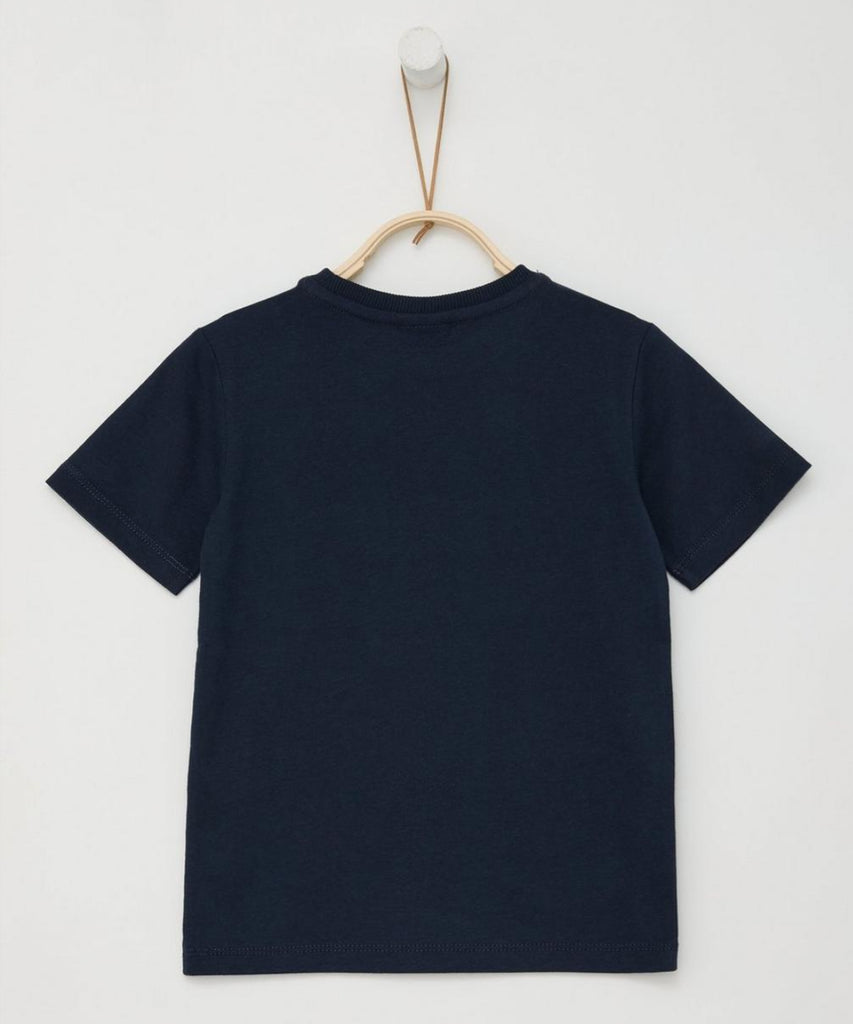 Details:  This boys navy blue short sleeve t-shirt features a cool grafitti print on the front and a comfortable round neckline. Made with high-quality materials, this t-shirt is perfect for everyday wear and adds a touch of style to any outfit. Get your little one ready to make a statement with this trendy and durable t-shirt.  Color: Navy blue  Composition: 100% CO  