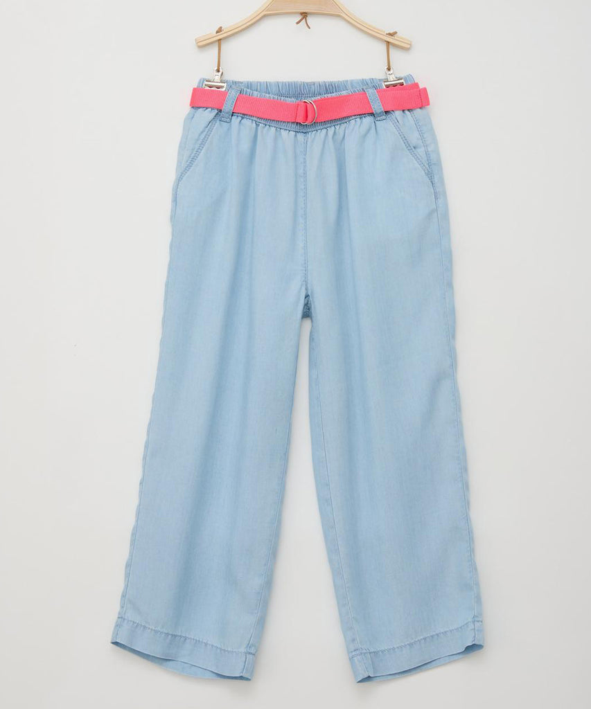 <strong data-mce-fragment="1">Details:</strong>&nbsp; Expertly crafted chambray culotte pants, complete with a stylish pink belt. With an elastic waistband and convenient pockets, these pants offer both comfort and functionality. Elevate your wardrobe with this versatile and chic piece.&nbsp;<br><strong>Color:</strong>&nbsp;Light blue denim&nbsp;<br><strong>Composition:&nbsp;</strong> 100%CO &nbsp;&nbsp;