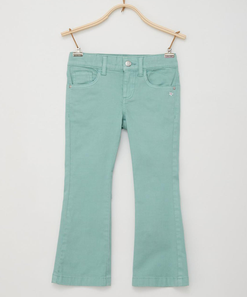 <strong data-mce-fragment="1">Details:</strong>&nbsp; These flared canvas pants in mint green are a stylish addition to any wardrobe. With practical belt loops and functional pockets, these pants offer both fashion and convenience. The zip and button closure provide a secure and comfortable fit. Elevate your look with these must-have pants.&nbsp;<br>Regular Fit - Medium Rise - Flared Leg.<br><strong>Color:</strong> Mint green&nbsp;<br><strong>Composition:&nbsp;</strong> 098%CO 002%EL &nbsp;&nbsp;