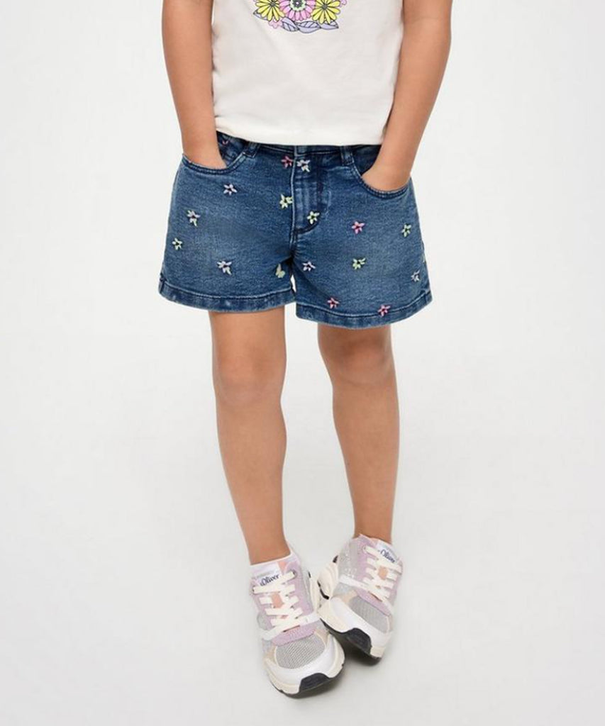 <strong data-mce-fragment="1">Details: </strong>Expertly crafted for style and comfort, our blue denim jeans shorts feature convenient pockets, sturdy belt loops, and a reliable button and zip closure. The embroidered flowers add a touch of elegance to these versatile shorts. Perfect for any occasion, these shorts are a must-have addition to your wardrobe.&nbsp;<br><strong>Color:</strong> Blue denim&nbsp;&nbsp;<br><strong>Composition:&nbsp;</strong> 079%CO 019%PES 002%EL &nbsp;