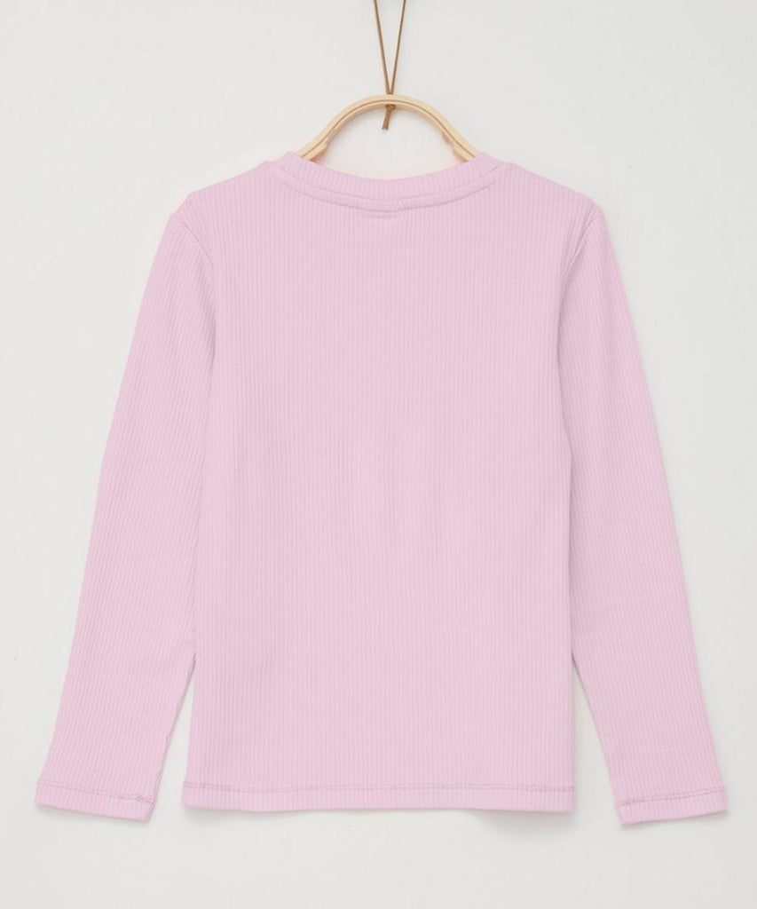 Details:  This girls long sleeve ribbed t-shirt in light rose offers a stylish and comfortable option for everyday wear. Its round neckline adds a touch of elegance, making it perfect for any occasion. Crafted with quality material, this t-shirt is designed to provide both style and comfort.  Color: Light rose  Composition: 096%CV 004%EL  