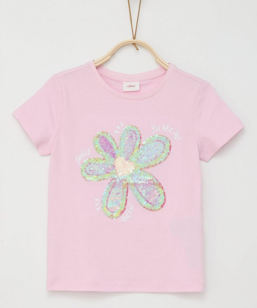 Details:  This light rose t-shirt is perfect for girls with its short sleeves and round neckline. The sequin flower on the front adds a touch of sparkle and style. Made with high-quality materials, this t-shirt is both comfortable and stylish, making it a must-have for any fashion-forward young girl.  Color: Light rose  Composition: 100%CO  